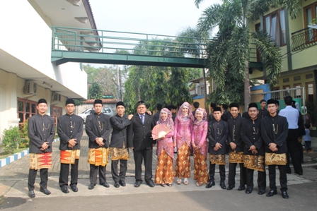 Pelepasan Santri Almanar Azhari